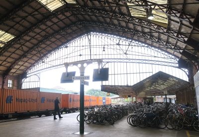 Do Salisbury dojechaliśmy pociągiem z Bristolu (kursują co godzinę lub częściej), do którego dojechaliśmy rowerami - jak widać, nie tylko my.